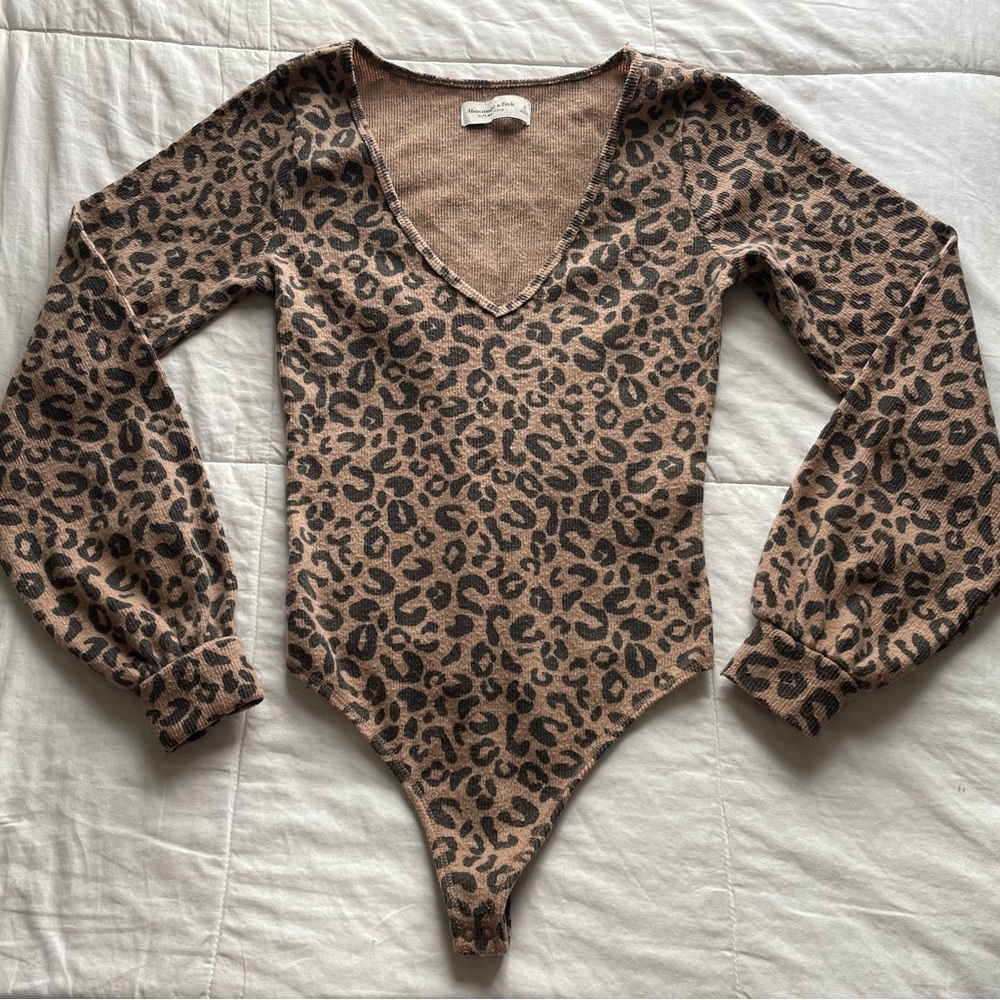 Abercrombie Puff Sleeve Leopard V Neck Ribbed Bodysuit Small Neutral Classic